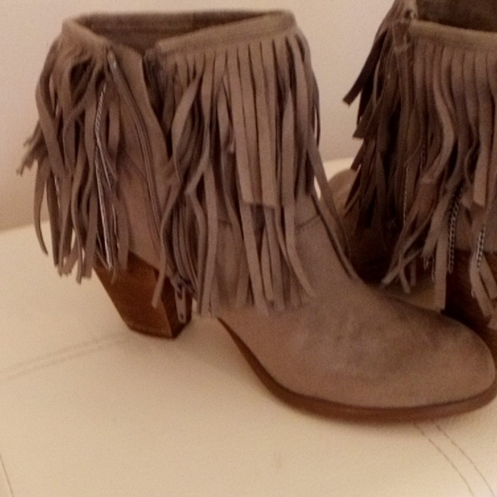 Fringe Ankle Boots - Gray with silver chain details unique - Picture 5 of 11